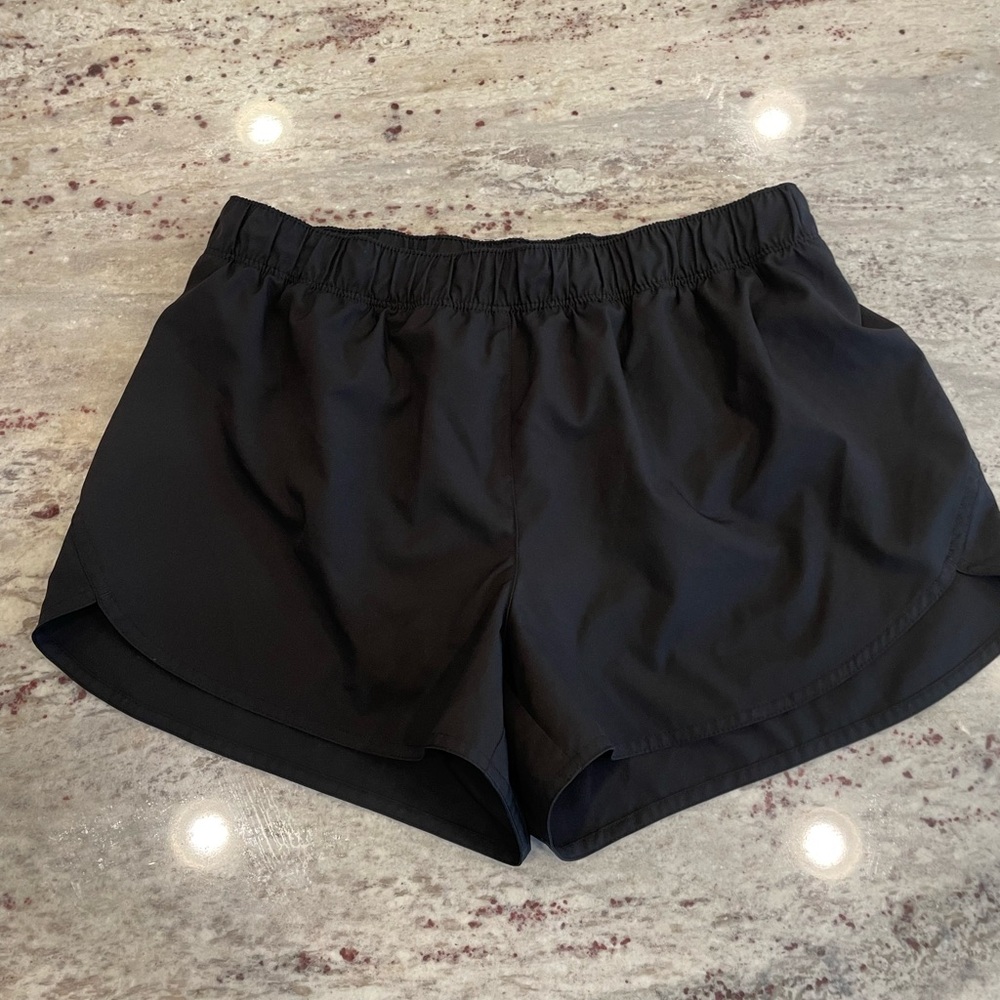 Old Navy Black Women's Athletic Shorts. Like new.  Size medium.